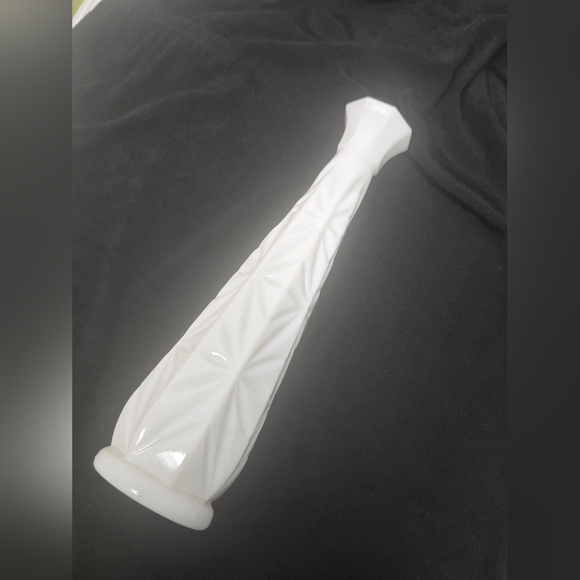 Vintage Hoosier Milk Glass Vase - Picture 7 of 7